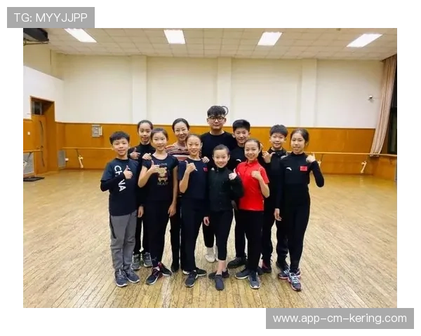 花样滑冰团队进行音乐编排训练，整体节奏逐渐成型